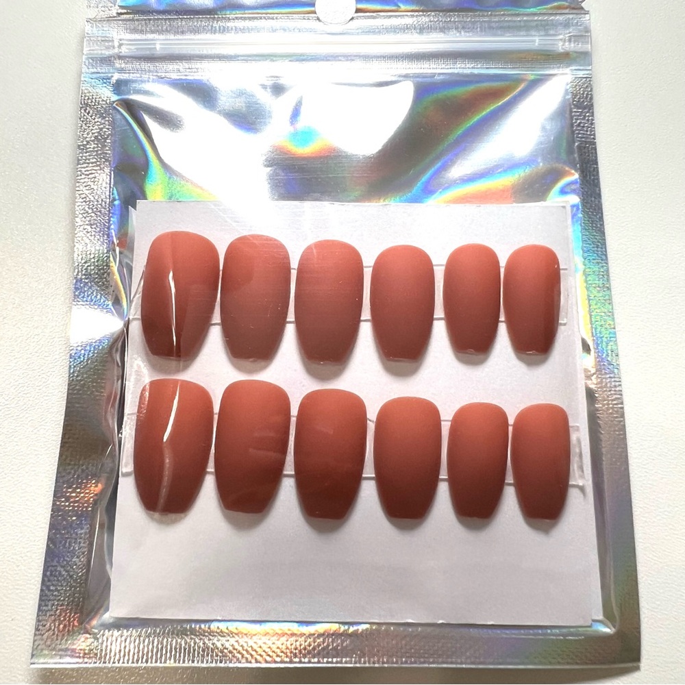 24 Pc Matte Press On Nails | Short Coffin Shape | Reusable Set with Kit